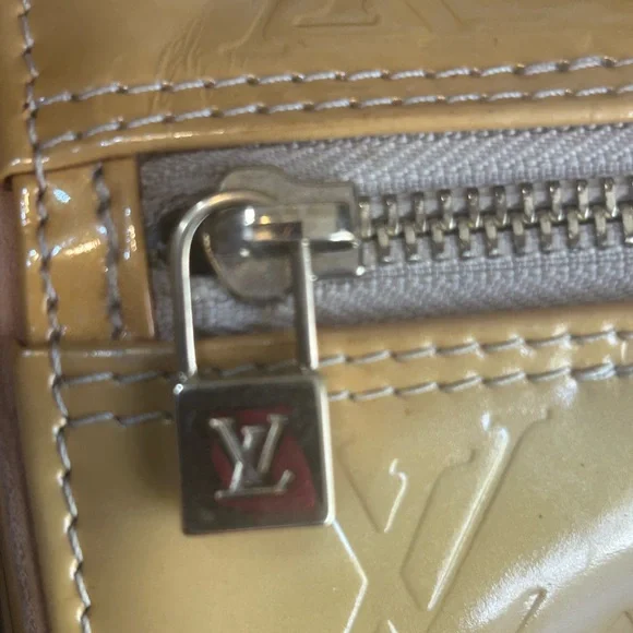 Louis Vuitton Monogram Vernis Papillon bag - Picture 8 of 17